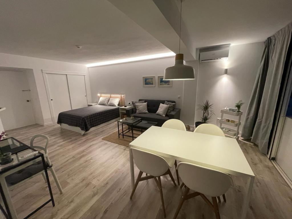 Apartamento C Y L Torremolinos Exterior photo